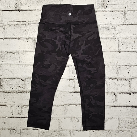Lululemon Women's Black Camouflage Leggings - Picture 3 of 8
